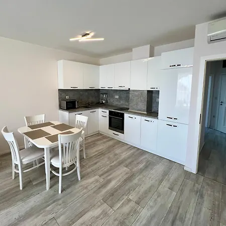 Apartment Golden Sands La