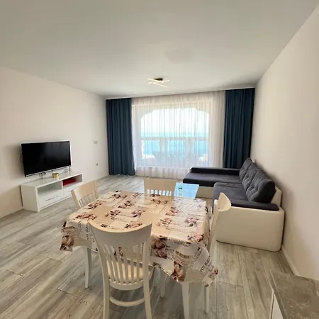 Golden Sands La Apartment *